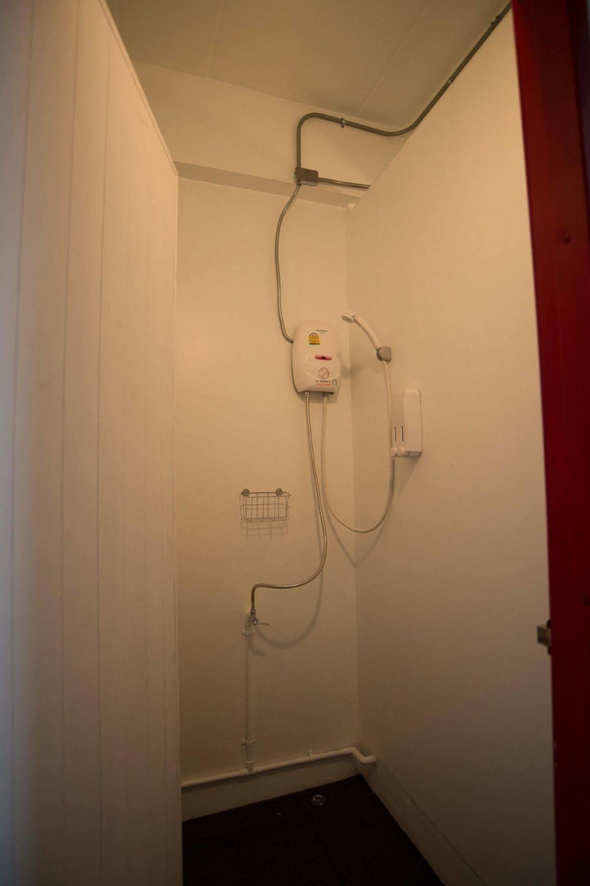 Allsum Hostel Ayutthaya Eksteriør billede