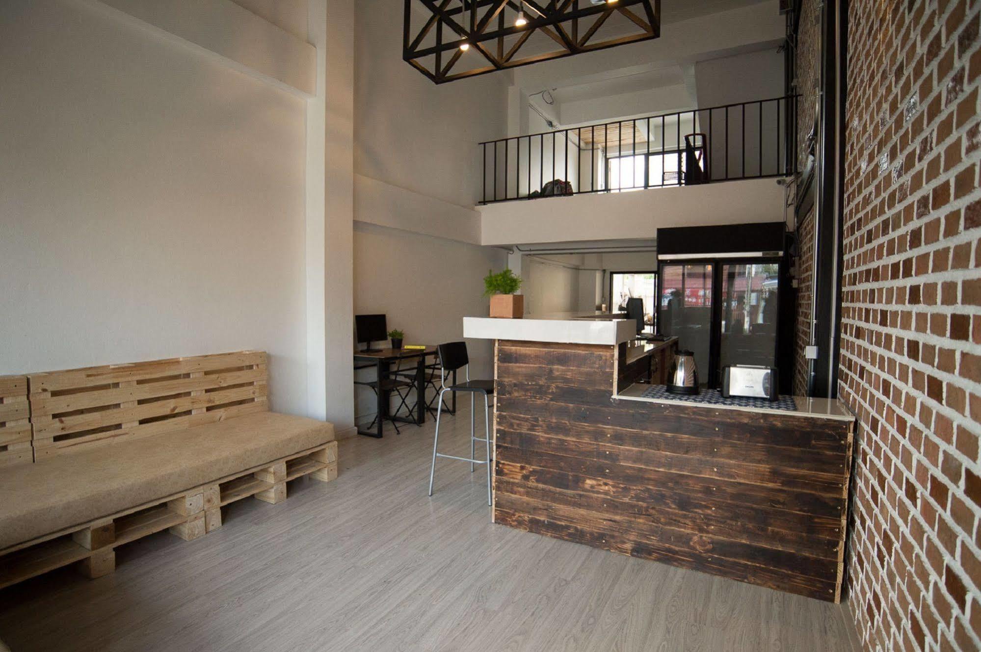 Allsum Hostel Ayutthaya Eksteriør billede
