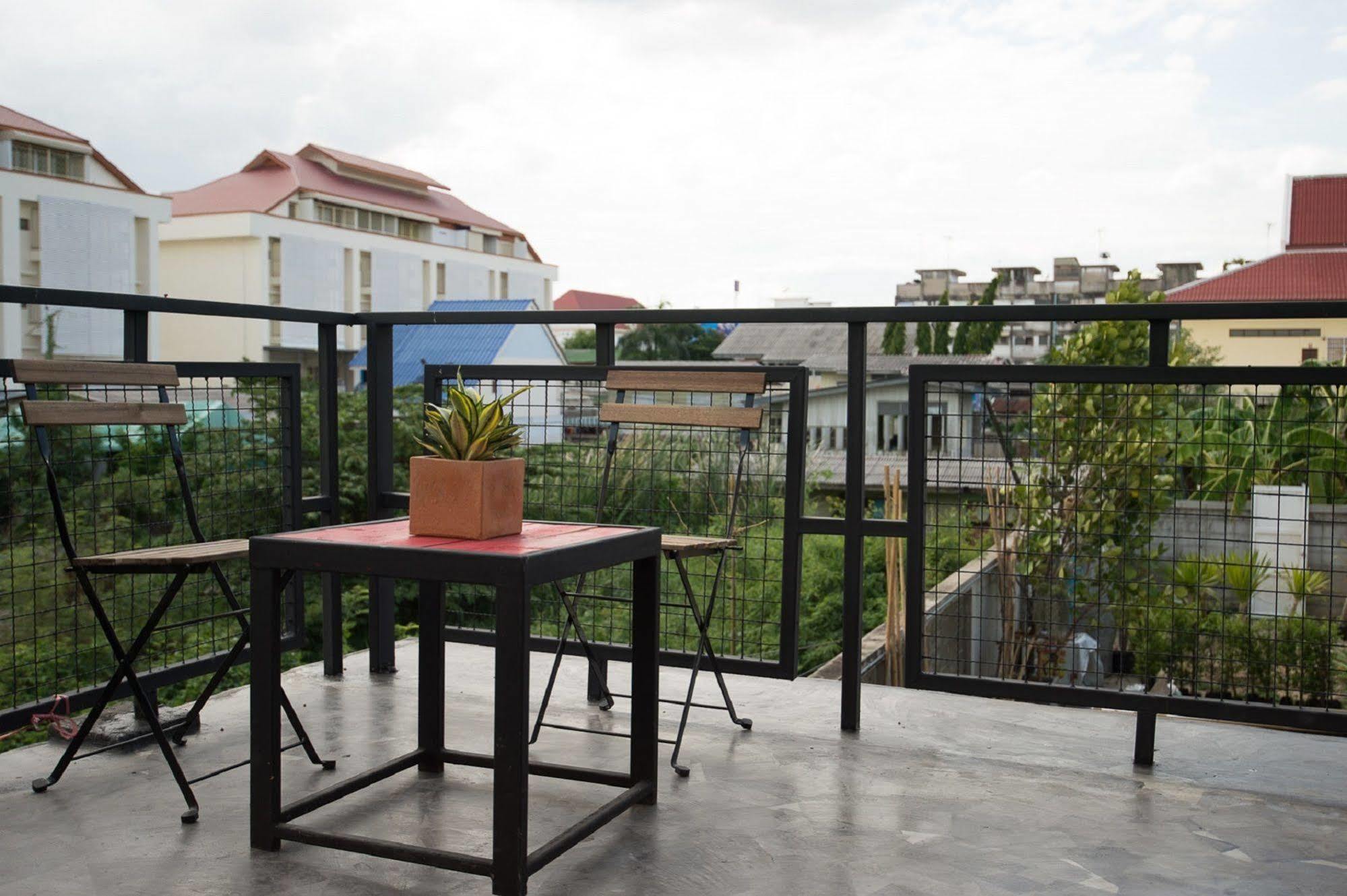 Allsum Hostel Ayutthaya Eksteriør billede